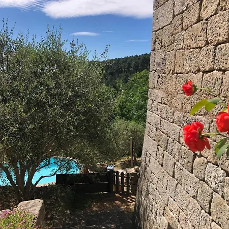 Le Relais Des Bouziges Couette-café 3*