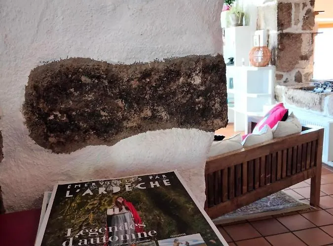 Le Relais Des Bouziges 3*