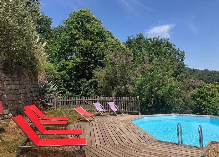 Le Relais Des Bouziges Bed and Breakfast