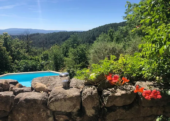 Le Relais Des Bouziges Bed and Breakfast 3*