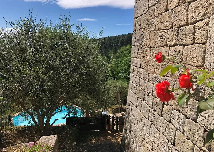 Le Relais Des Bouziges Bed and Breakfast 3*