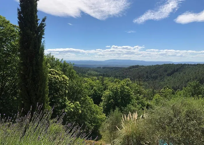 Le Relais Des Bouziges Bed and Breakfast
